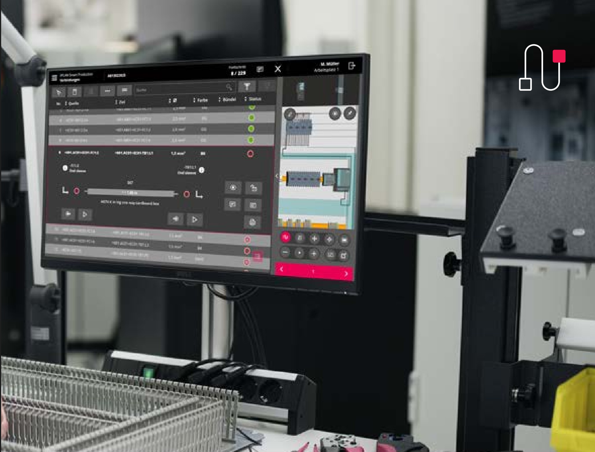 Montage von Kabelkanälen im Schaltschrank bei EVO Electronic